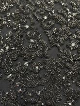 Dantela Couture rózsaszín geometriai mintával, gyöngyökkel és flitterekkel
